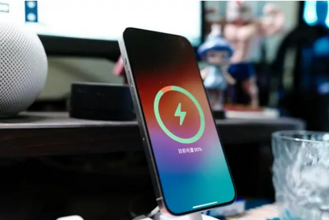 温江苹果15换屏服务分享用什么充电器给iPhone15充电更好 